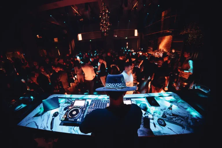 kran nightclub restaurant dj booth view